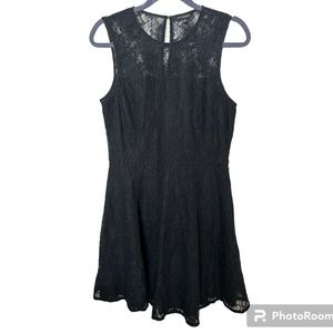 Banana Republic Short Sleeve Knee Length black lace lined dress size 10